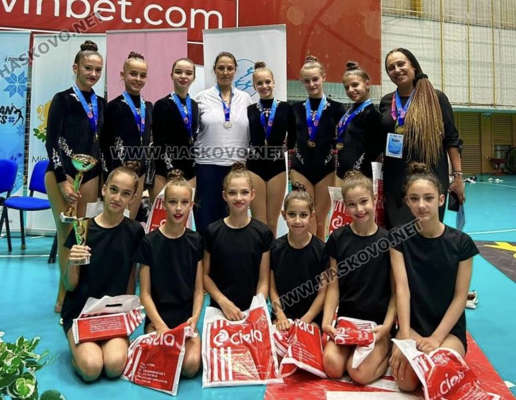 Българският химн звуча за грациите на Яна Михайлова на Балканиадата по естетическа и групова гимнастика