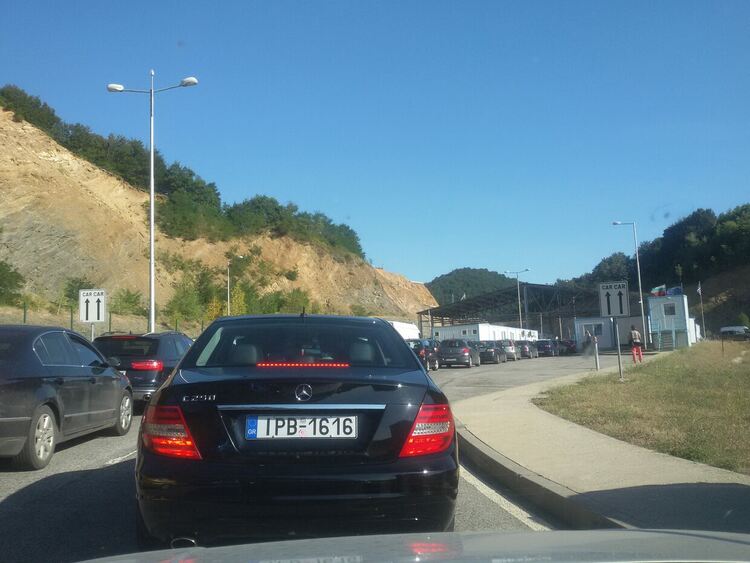 Натоварен трафик на ГКПП Маказа