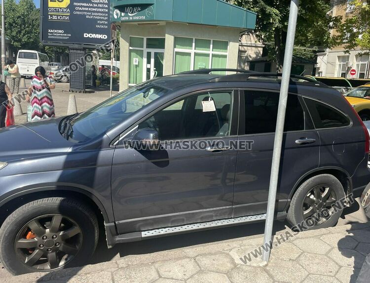 Боядисват пешеходните пътеки в центъра на Хасково, кастрят и дървета