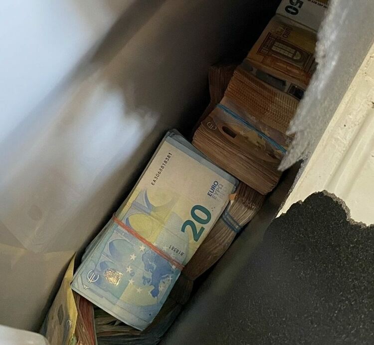 Откриха рекордна сума недекларирана валута в микробус на "Капитан Андреево"