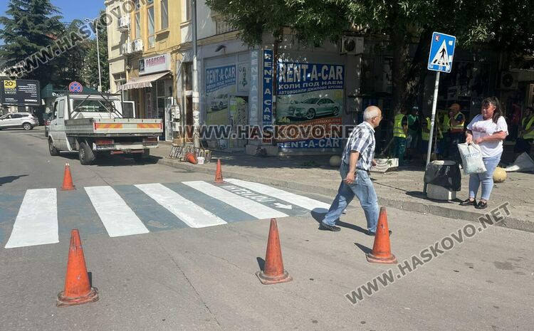 Боядисват пешеходните пътеки в центъра на Хасково, кастрят и дървета