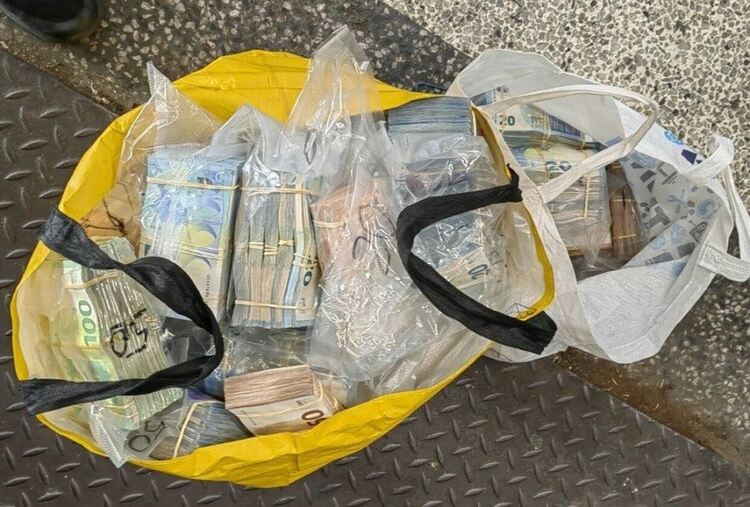 Откриха рекордна сума недекларирана валута в микробус на "Капитан Андреево"