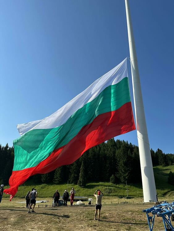 Успешно приключиха тестовете за издигане на знамето на Пилон "Рожен"