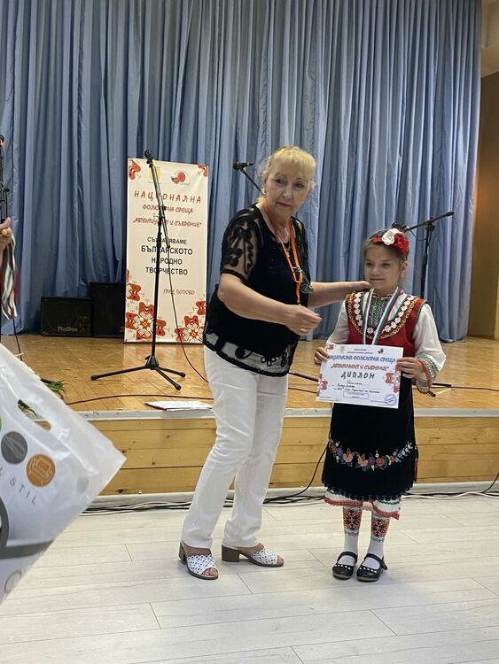 Златни медали и специални награди за „Зора-Зорничка“ от Национална фолклорна среща