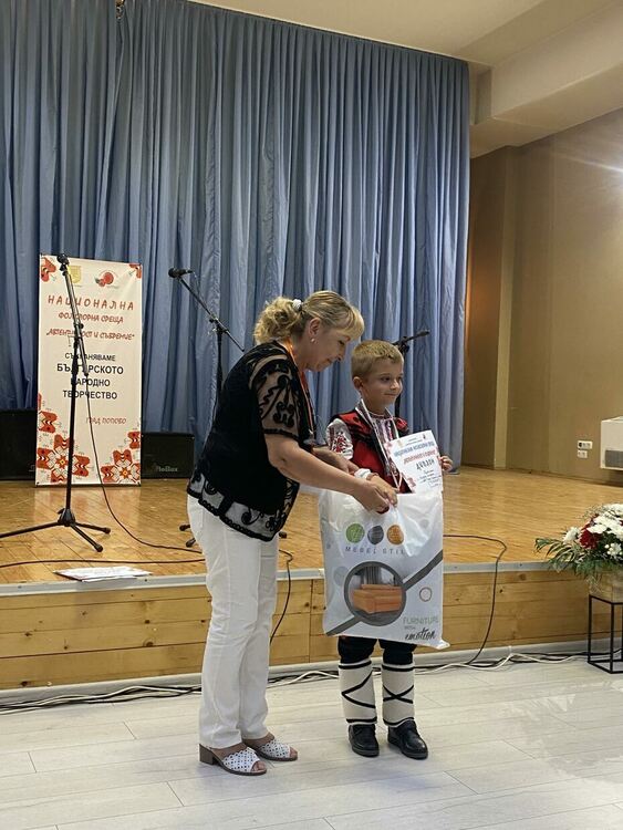 Златни медали и специални награди за „Зора-Зорничка“ от Национална фолклорна среща