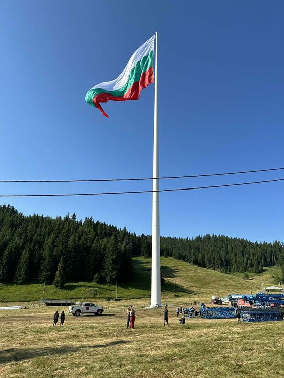 Успешно приключиха тестовете за издигане на знамето на Пилон "Рожен"