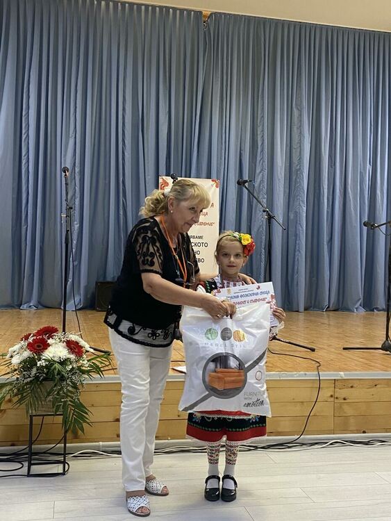 Златни медали и специални награди за „Зора-Зорничка“ от Национална фолклорна среща