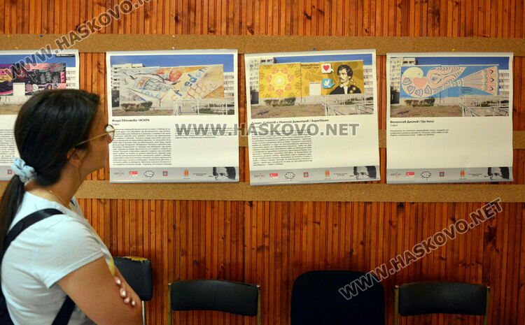 Най-добрите скици от конкурса за графити стенопис, посветен на Шандор Петьофи, в изложба в Младежкия