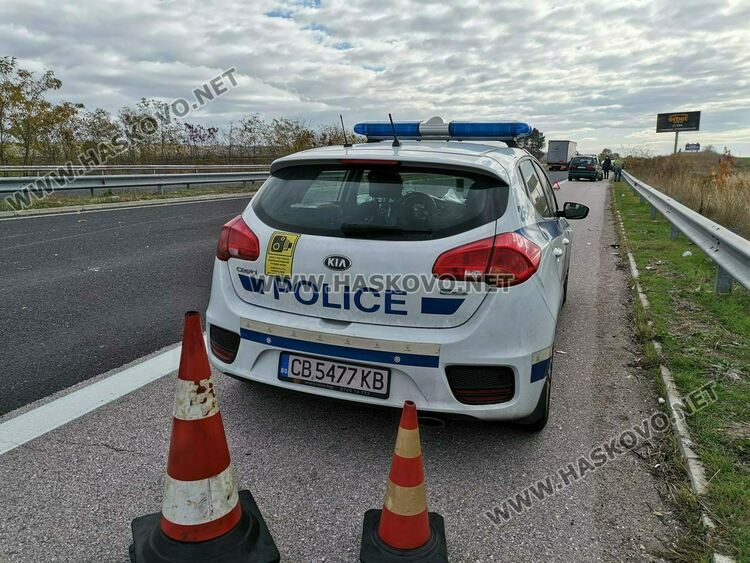 Двама пострадаха при катастрофа с обърнато БМВ