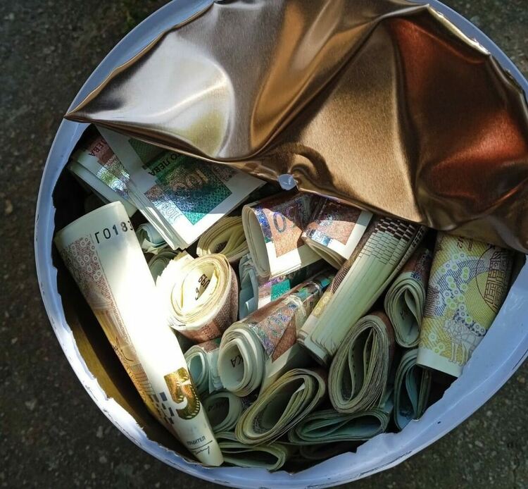 Задържаха престъпна група, занимавала се с измами на чужденци