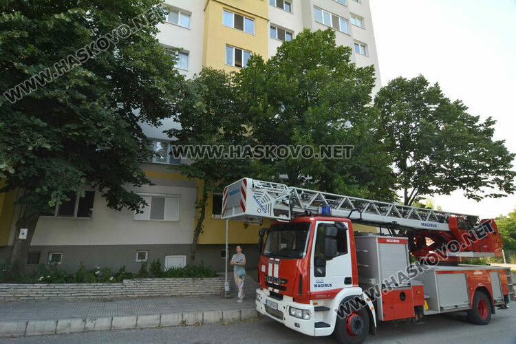 Пожарникари от Хасково спасиха жена в безпомощно състояние