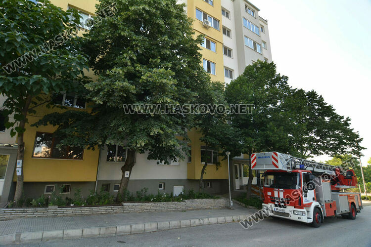 Пожарникари от Хасково спасиха жена в безпомощно състояние