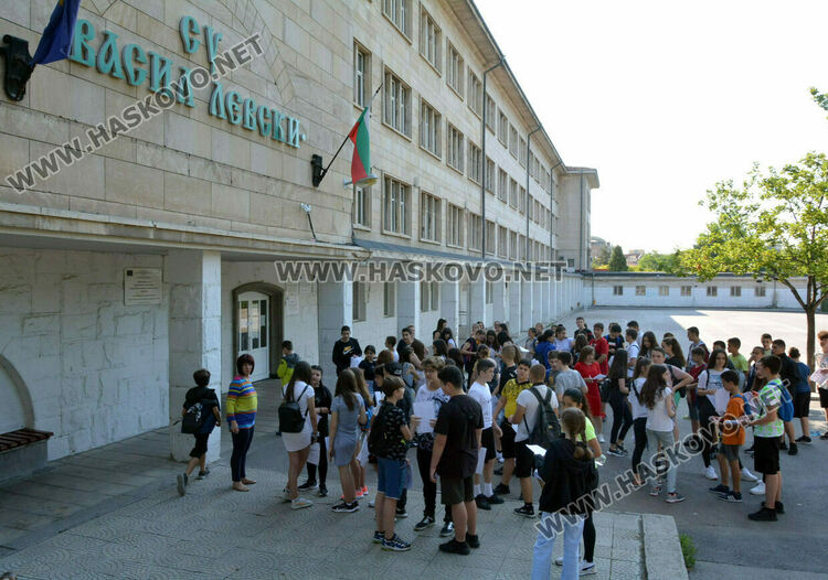 Завъртя се разпределението на местата за гимназиите