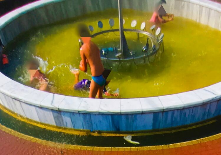 Откриха плувното лято в Кърджали в… единствения работещ шадраван