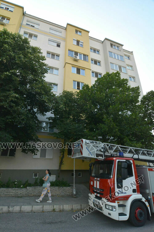 Пожарникари от Хасково спасиха жена в безпомощно състояние