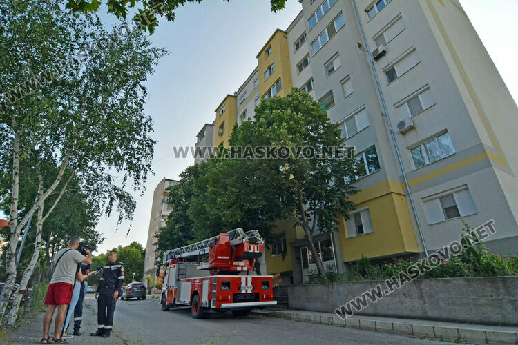 Пожарникари от Хасково спасиха жена в безпомощно състояние