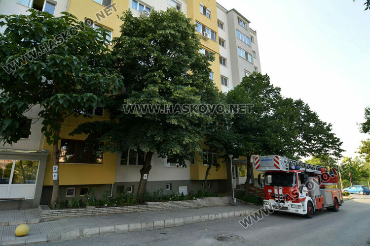 Пожарникари от Хасково спасиха жена в безпомощно състояние
