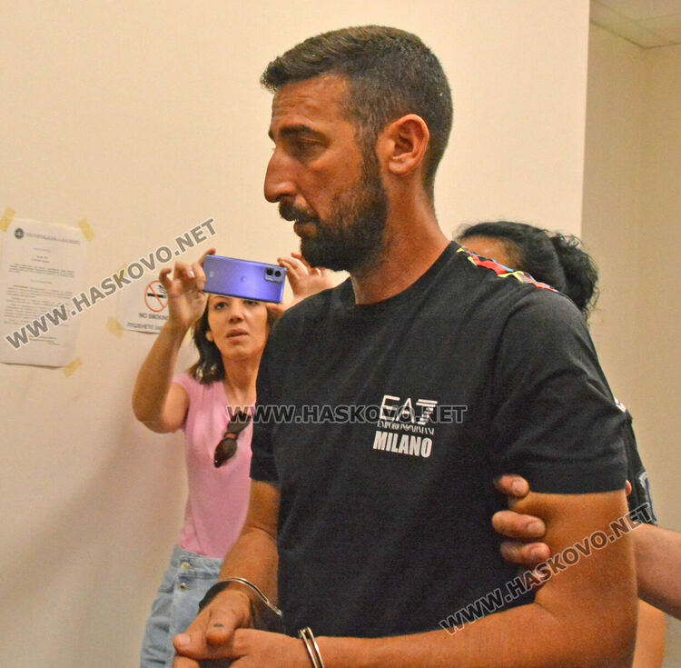 Оставиха в ареста мъж, повторно задържан за трафик на мигранти