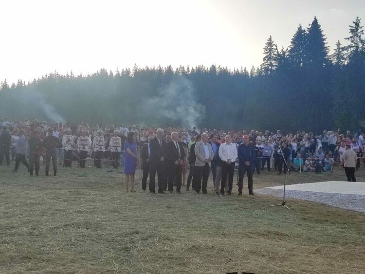 Трибагреникът бе издигнат тържествено на Пилон "Рожен" в присъствието на президента Радев