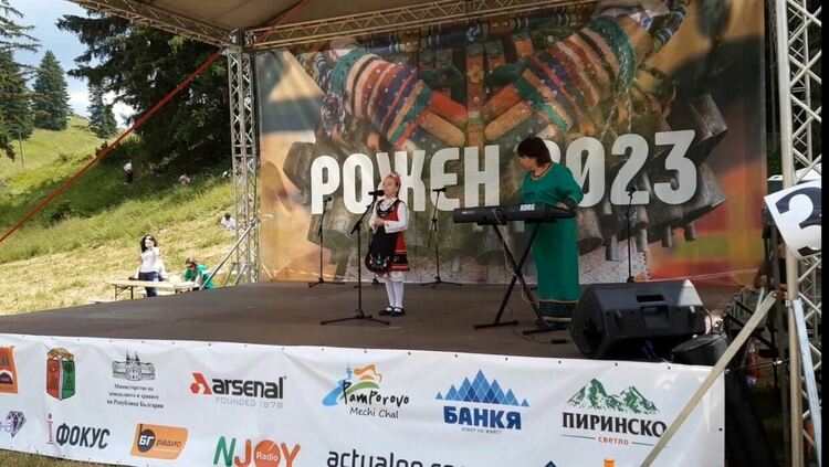 Младите таланти на „Зора-Зорничка“ се включиха в Събора на народното творчество на Рожен