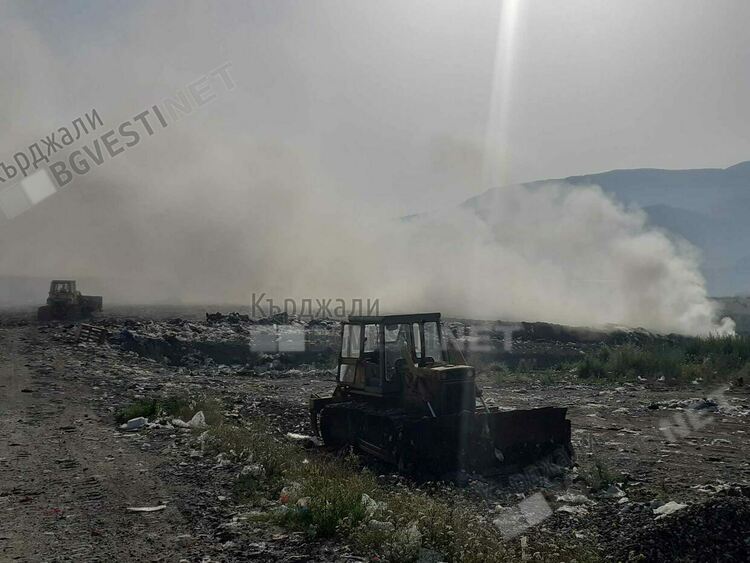 Боравене с открит огън е причината за пожара на сметището при Вишеград