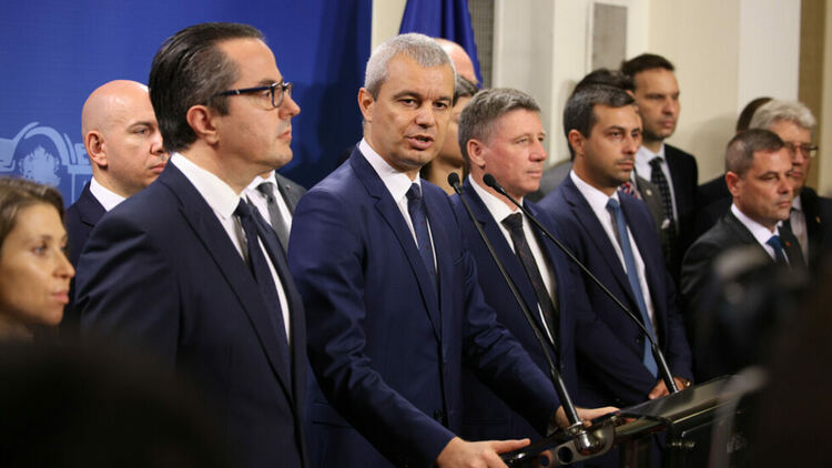 "Възраждане", ИТН и Радостин Василев внасят жалба до КС за отменения референдум