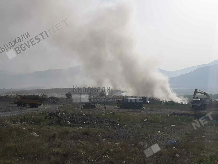 Боравене с открит огън е причината за пожара на сметището при Вишеград