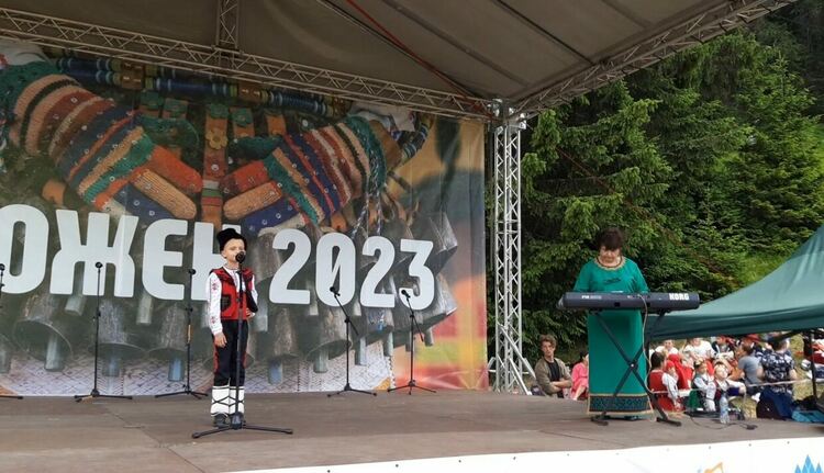 Младите таланти на „Зора-Зорничка“ се включиха в Събора на народното творчество на Рожен