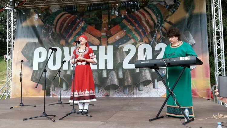 Младите таланти на „Зора-Зорничка“ се включиха в Събора на народното творчество на Рожен