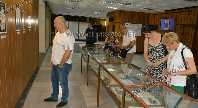 Изложба в Регионалната библиотека в Хасково бележи столетие от рождението на Бинка Желязкова