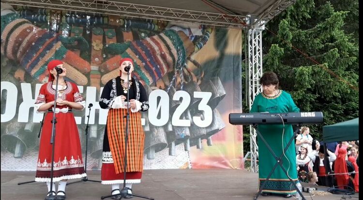 Младите таланти на „Зора-Зорничка“ се включиха в Събора на народното творчество на Рожен