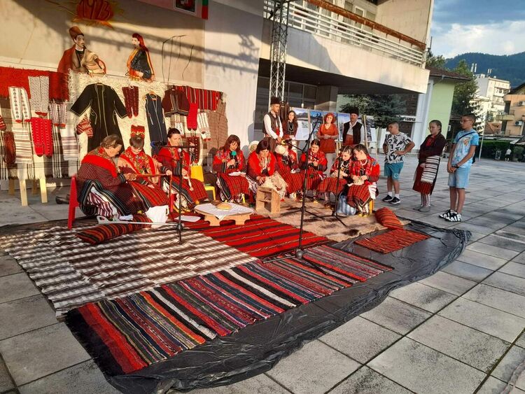 Осиково представи своето минало, бит и култура на тематична вечер в Девин 