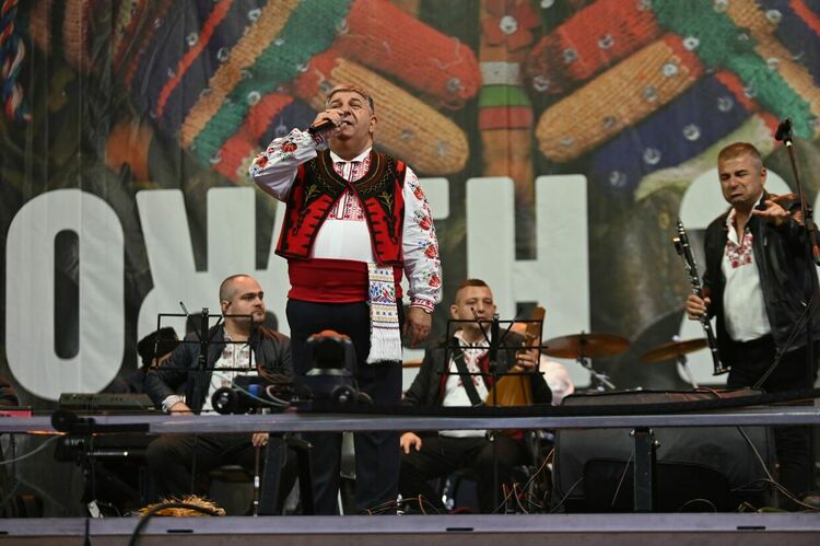 Десетки хиляди събра първият вечерен спектакъл на Роженския събор