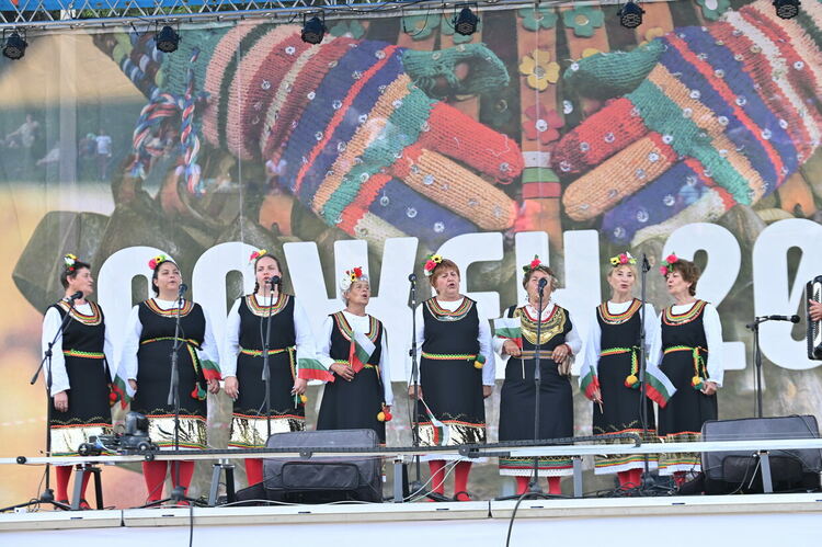 Десетки хиляди събра първият вечерен спектакъл на Роженския събор