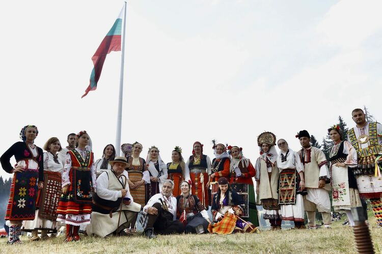 Уникални автентични носии събра „Рожен“ 2023 