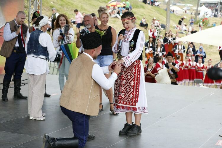 Двама влюбени се сгодиха на Рожен