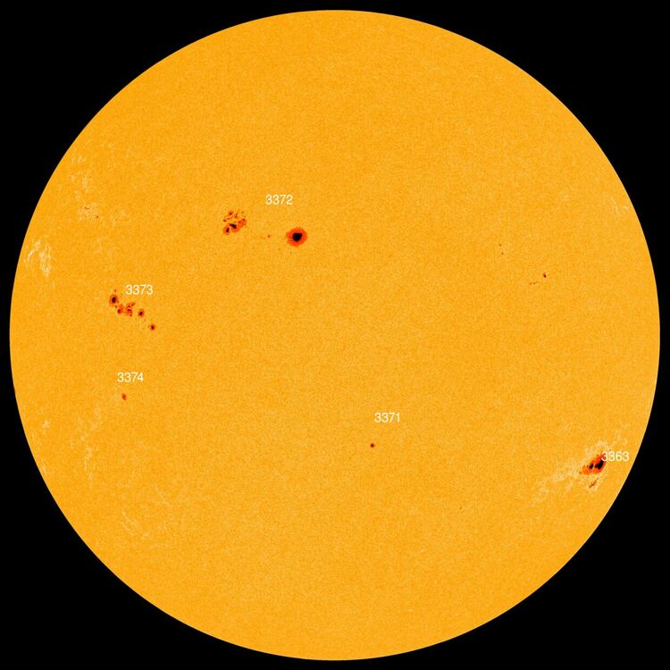 Слънчеви изригвания, слаби магнитни бури и плаване в океан въздушно сияние