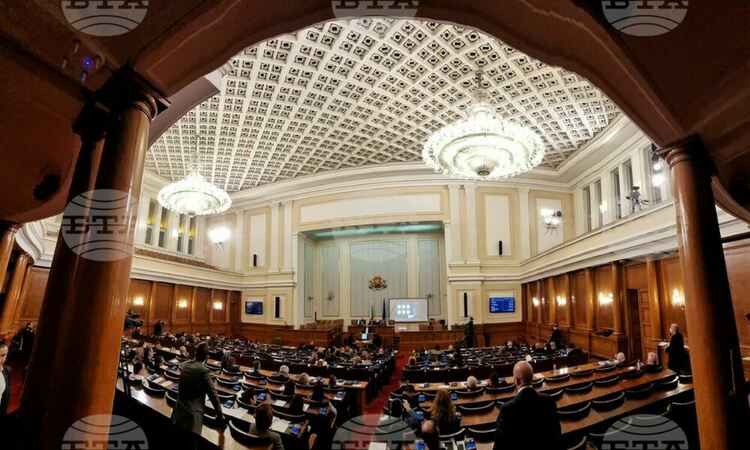 Парламентът избира днес управител на БНБ