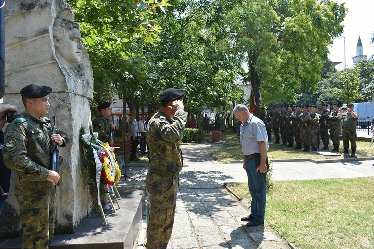 Асеновград чества 186 години от рождението на Васил Левски (снимки)