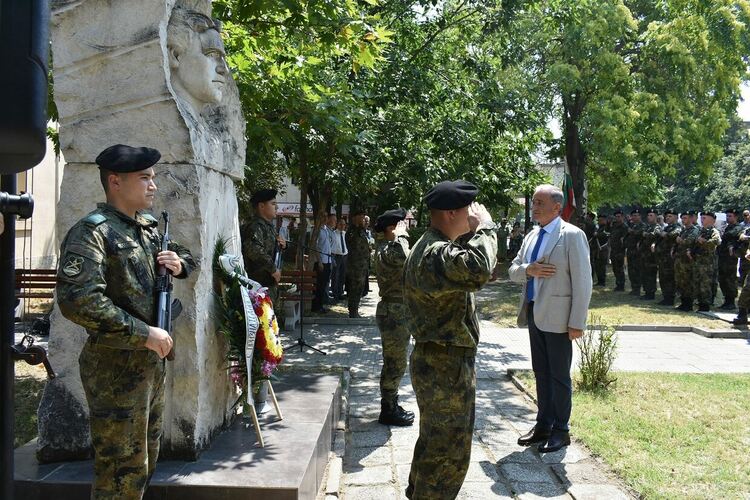Асеновград чества 186 години от рождението на Васил Левски (снимки)