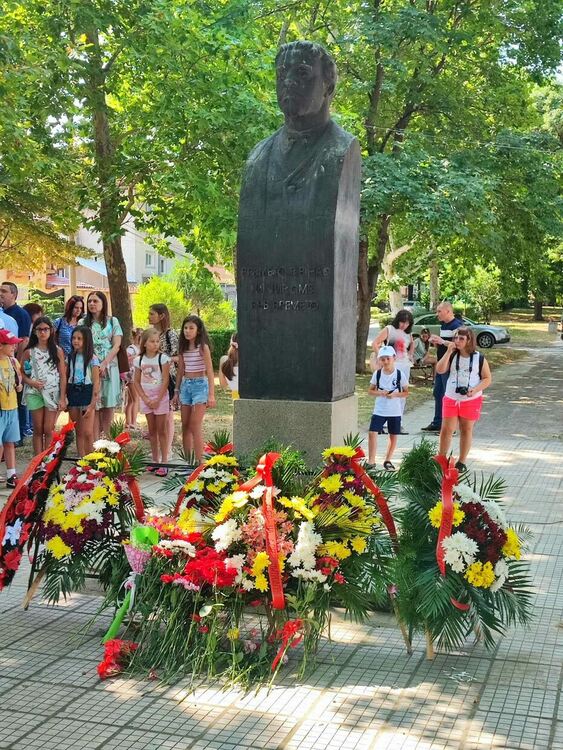 Димитровград почете 186 години от рождението на Васил Левски