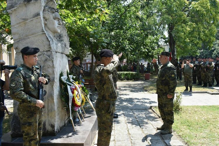 Асеновград чества 186 години от рождението на Васил Левски (снимки)