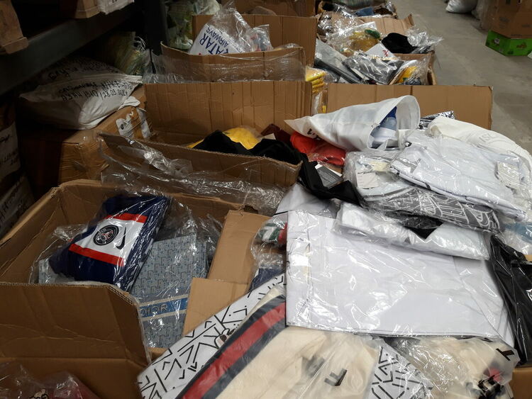 Голямо количество „маркови“ стоки задържаха митническите служители на МП Капитан Андреево