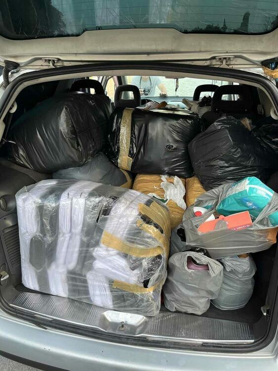 Конфискуваха 7021 стоки менте и тютюневи изделия от коли и склад