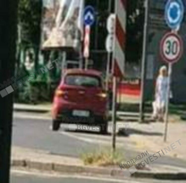 Катастрофа на Кръговото до Автогарата,КИА подпря „Опел”,пострада дете