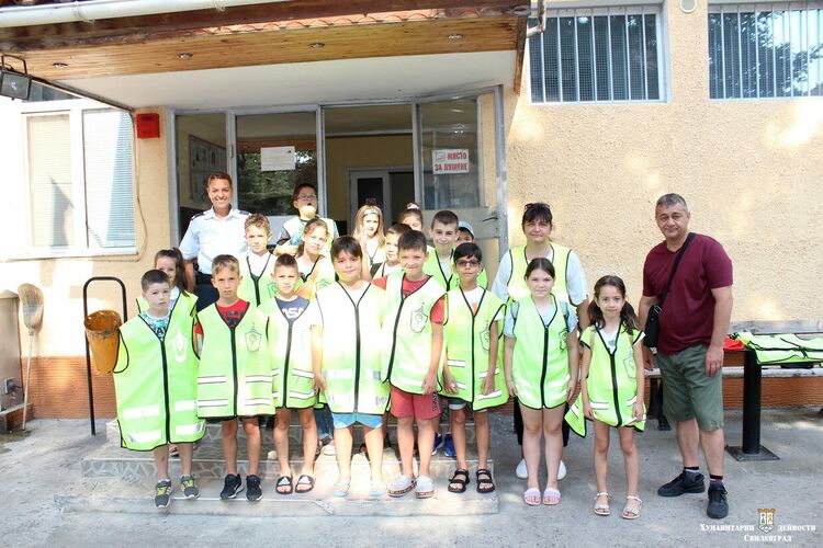 Започна детска полицейска академия, раздадоха жилетки за „специални агенти“