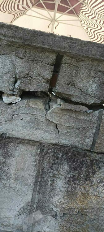 Подпорна стена на Театъра пред срутване,застрашава преминаващи