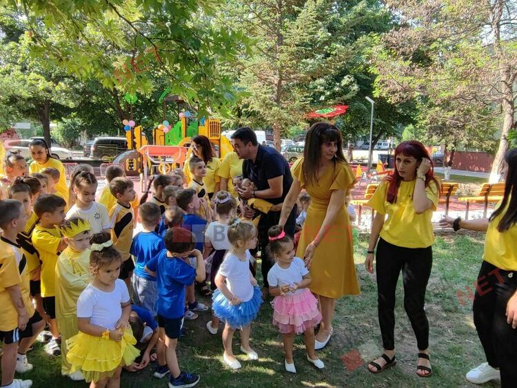 Малчуганите от ДГ “Слънце” се радват на обновен двор 