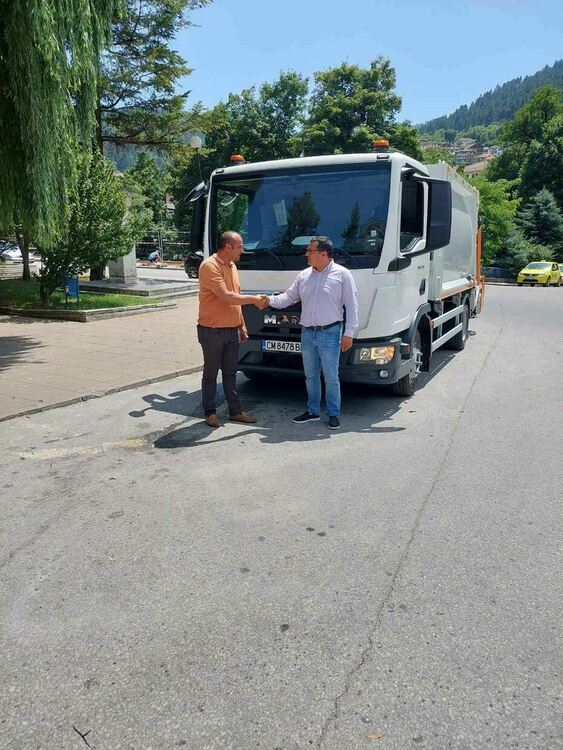 Община Девин закупи нова сметосъбираща машина