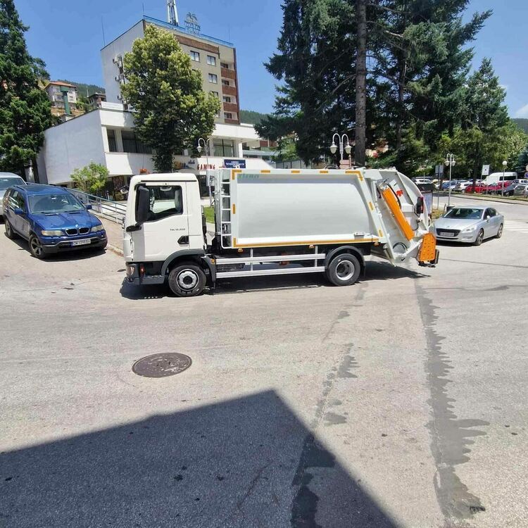 Община Девин закупи нова сметосъбираща машина